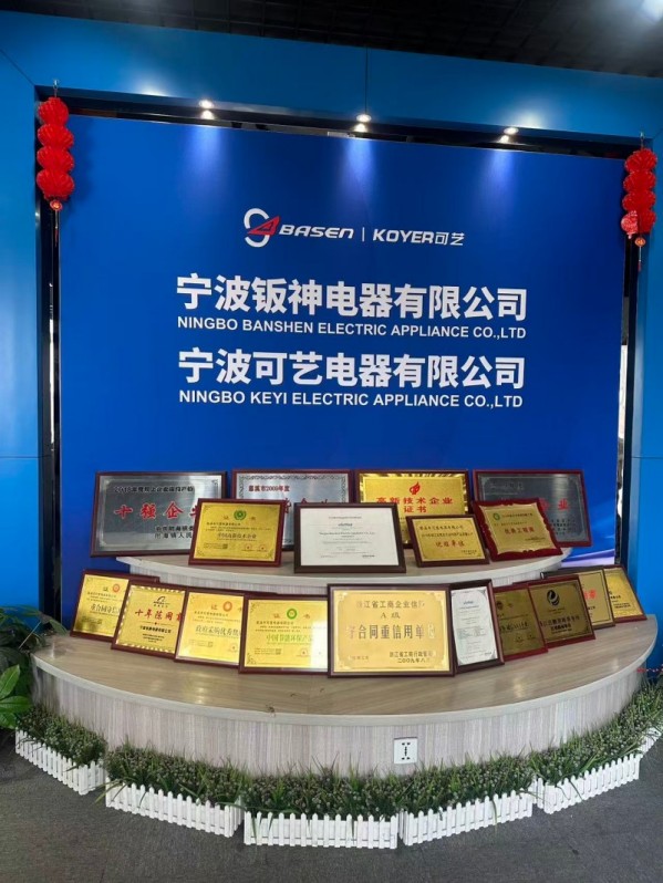 Ningbo Keyi-k Kanpo Merkataritza Digitalaren lehiakortasuna indartzen du arazoen eztabaidaren bidez